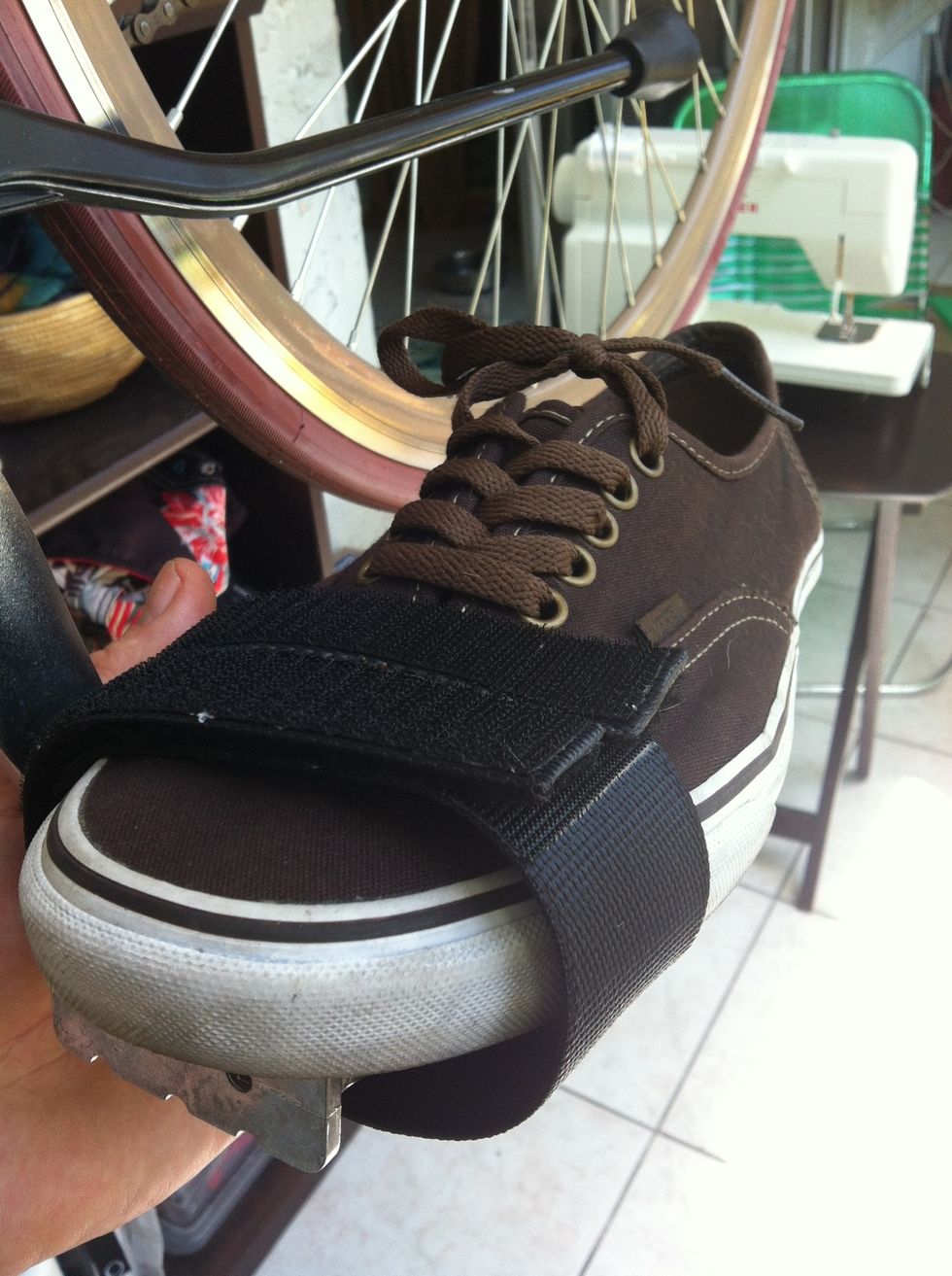 Back to the pedal again. Wrap your strap.