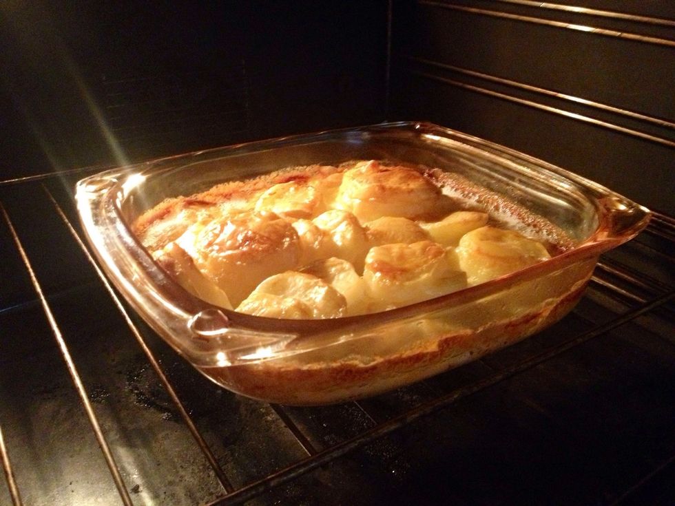 Bake 40 minutes at 200\u00b0C (gas mark 6).