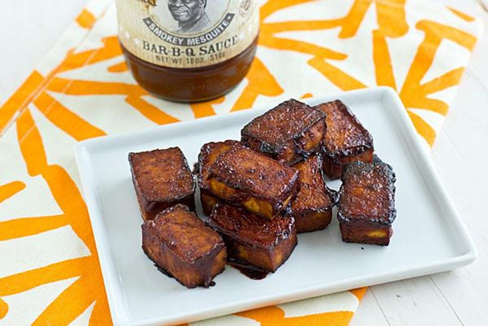 Bake Barbecue tofu on a white plate on a bright tablecloth