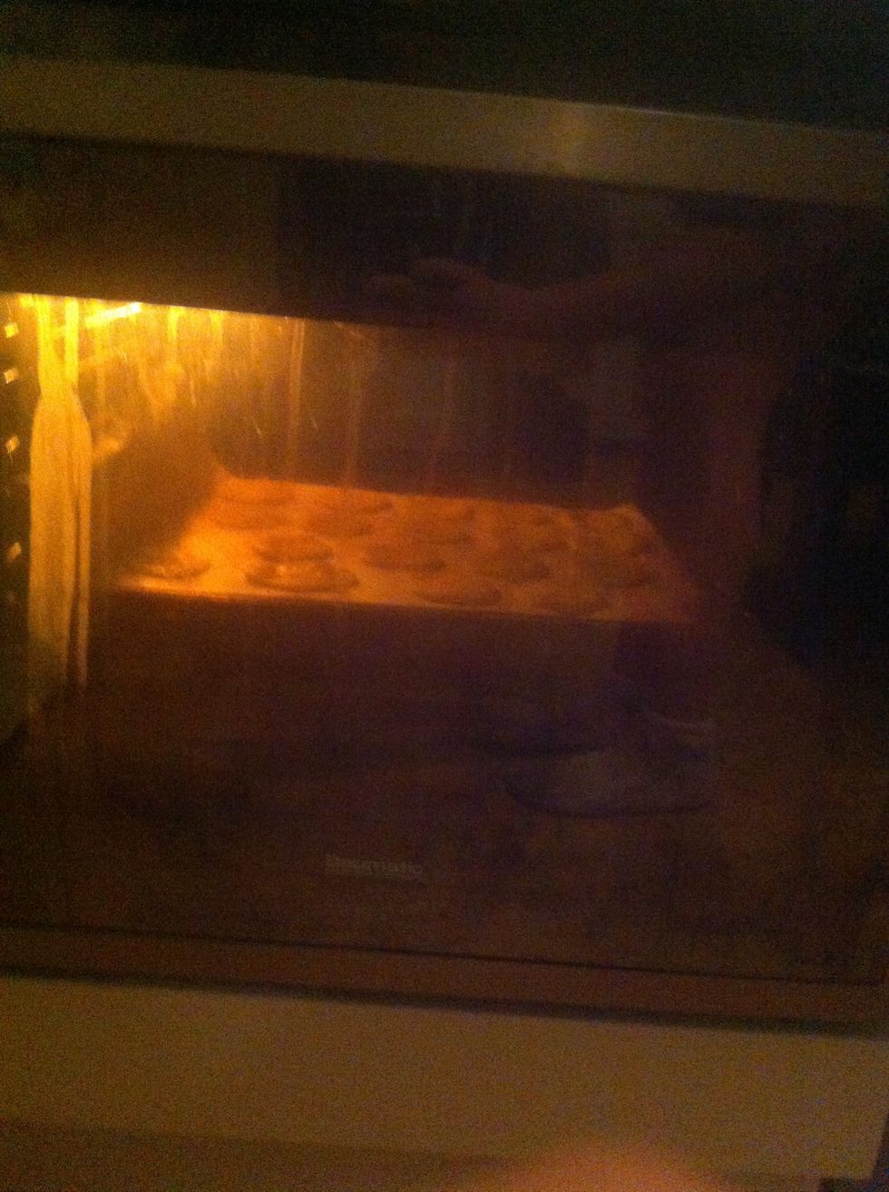 Bake for 10 minuttes in a pre heatet oven ( 170 c)