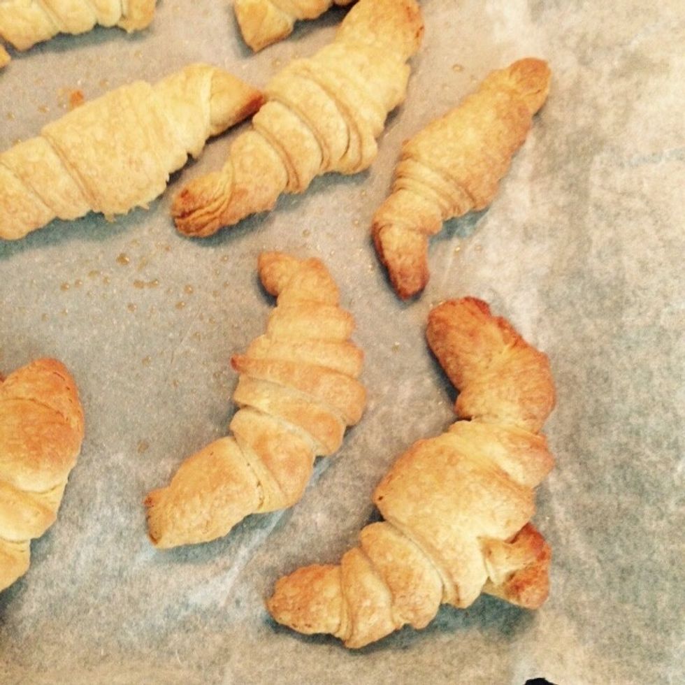 Bake for 30min in a 180C preheated oven until golden on top.
