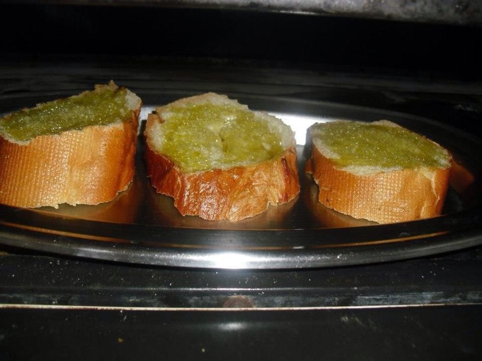 Bake the garlic bread for 8-10 minutes under 170 deg C.