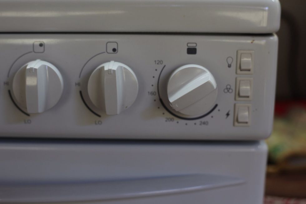 Baking temperatures vary. If you have a gas fan forced oven like mine, reduce the heat by 20 degrees. So bake for 25-30 mins on 180 C / 350 F.