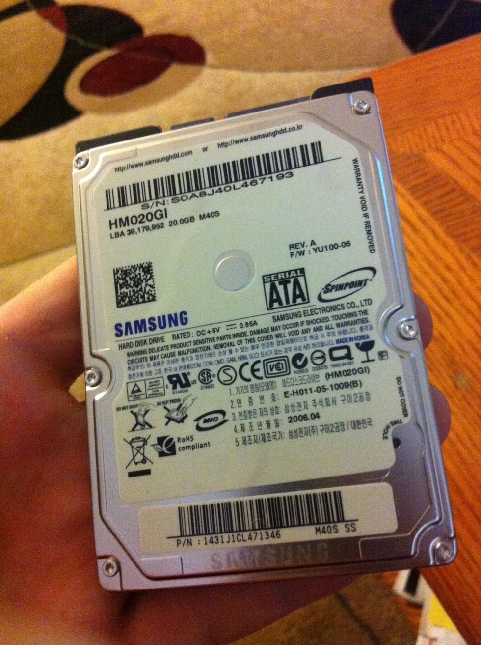 BAM!! It's just a regular 2.5in HD that you would find in a laptop! (But be warned, DO NOT try and use any old HD in your new Xbox; Microsoft can tell if your using non-Microsoft hard drives)
