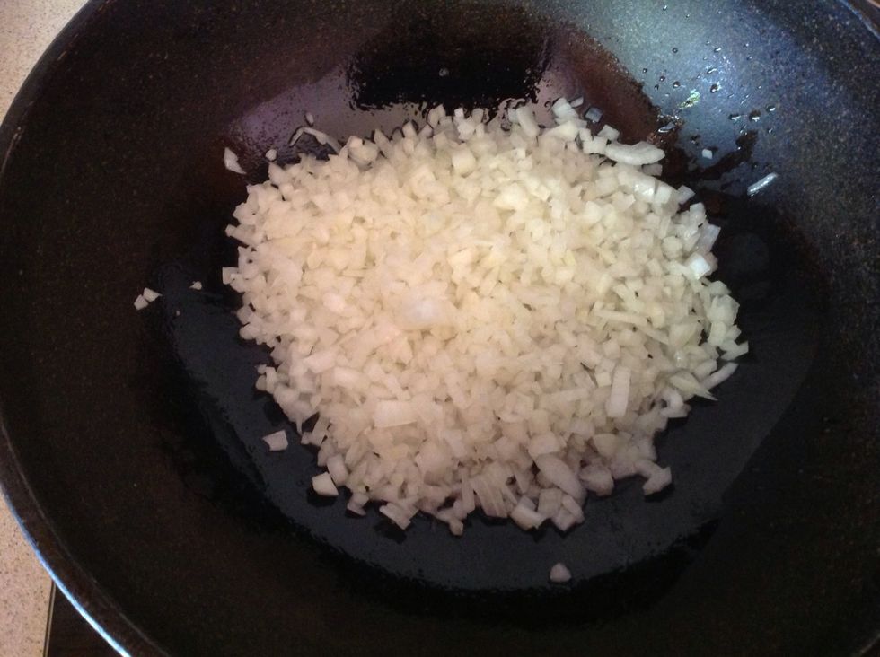 Base a pot with oil and add diced onions