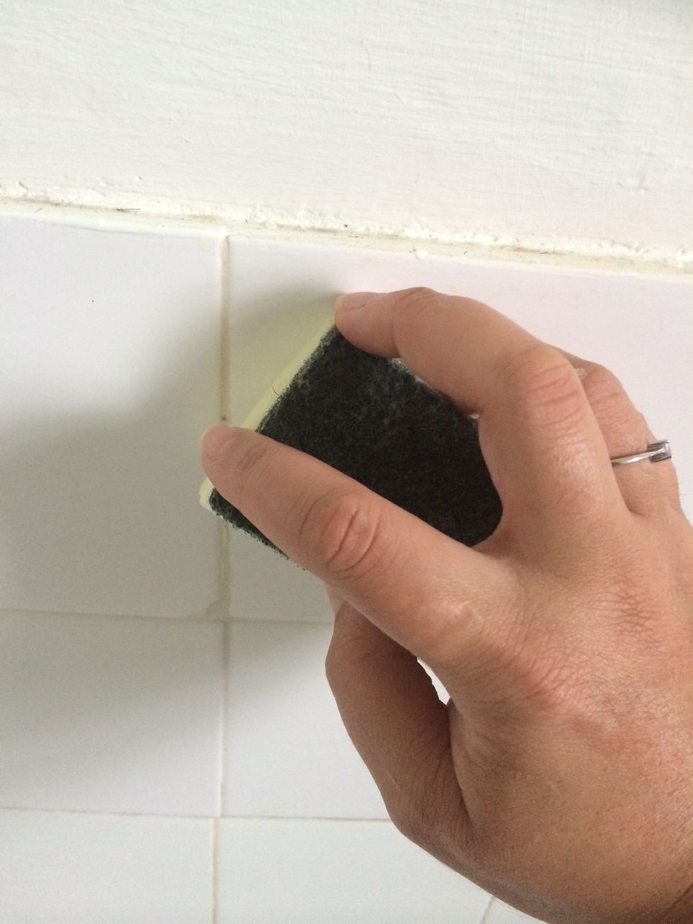 bathroom tubs, tile and sinks\u2013Rinse thoroughly and wipe dry. For extra cleaning power, make a paste with the baking sod