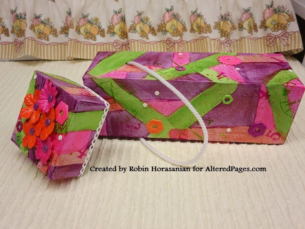 Bazzill Mini Borders were glued around the edge of the lid.