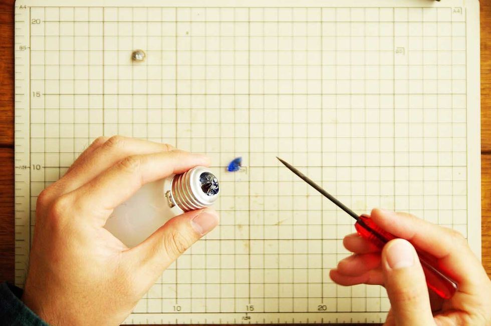 Be careful not to cut your fingers with the piece of broken glass!