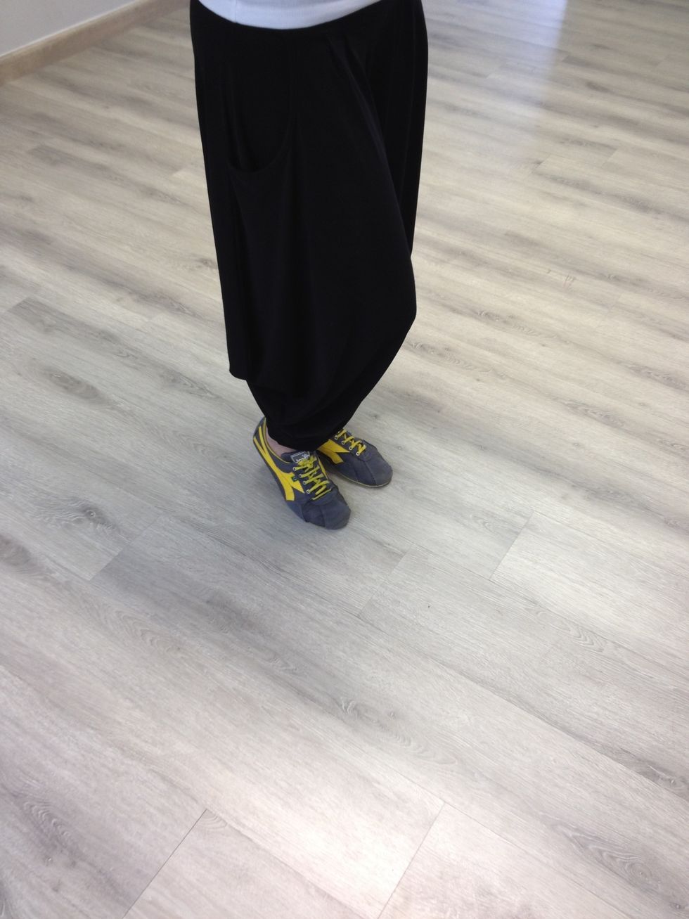 Beat 4 rock your weight onto left foot and hold