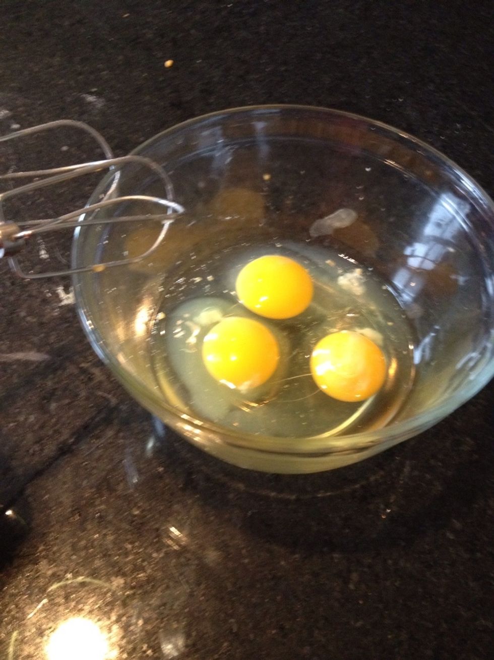 Beat 6 eggs until smooth.