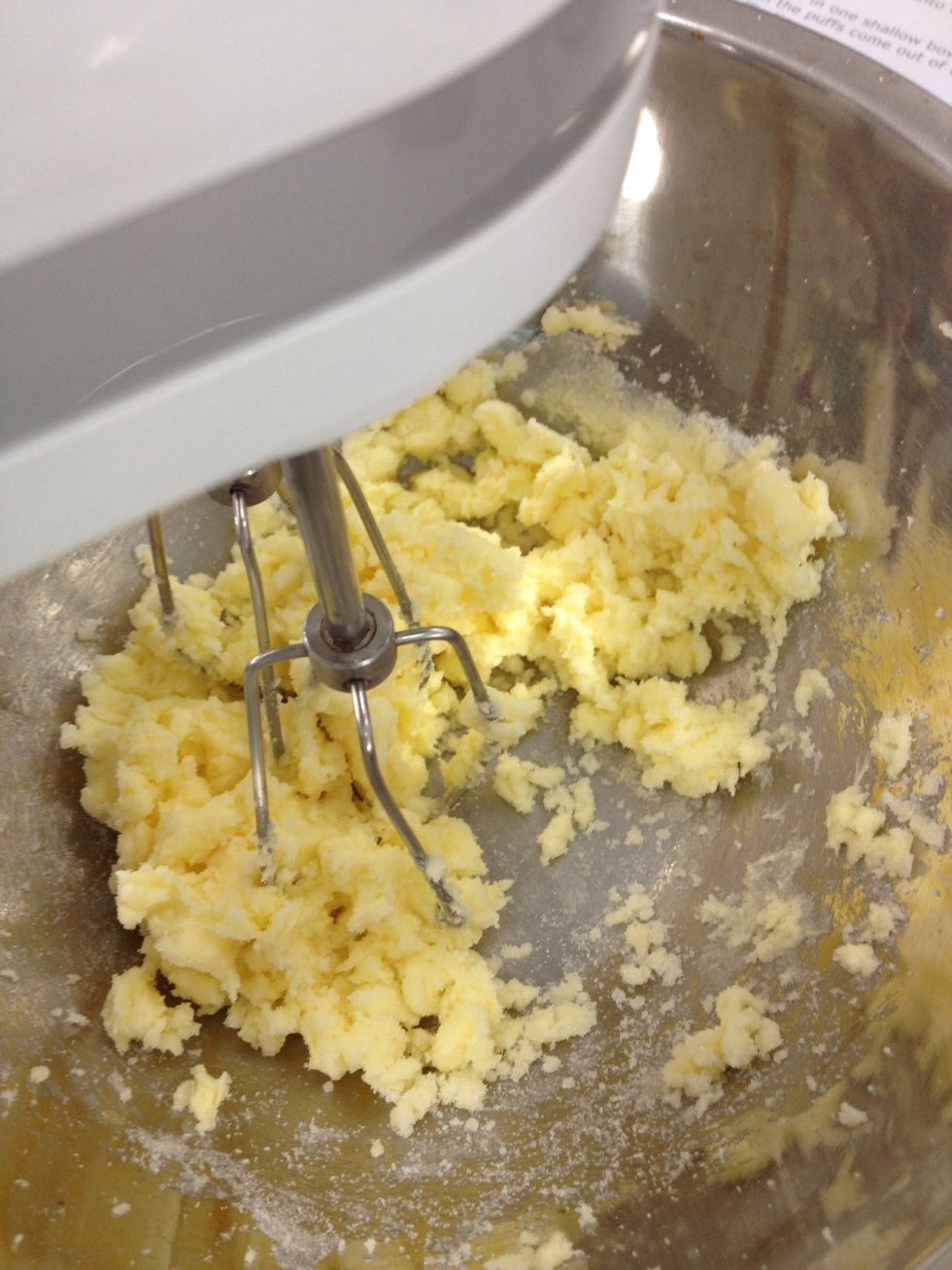 Beat 75 grams of butter, sugar and salt.