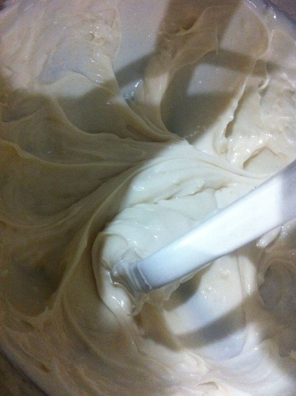 Beat in the mixer in a high speed for about 20 min. Or until its fluffy and cold enough before you incorporate the butter & sugar that we had set aside awhile ago