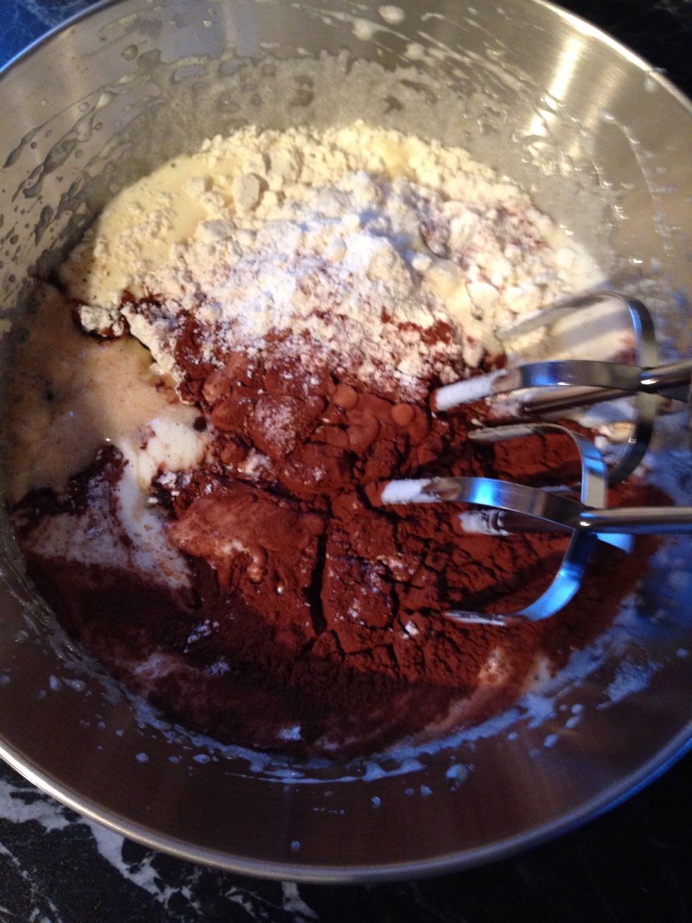 Beat in the remaining ingredients, 2 cups flour, 4 tablespoons cocoa, 1.5 teaspoon vanilla sugar, 0.5 teaspoon baking powder and the butter.