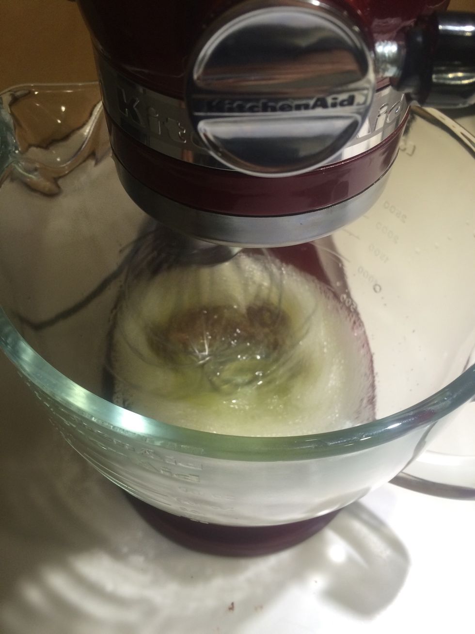 Beat the egg whites in a mixer (in the same direction) slowly until a foamy white cream forms. Once the foam starts to form, pour in 3 tablespoons of sugar. Mix until the sugar completely dissolves.