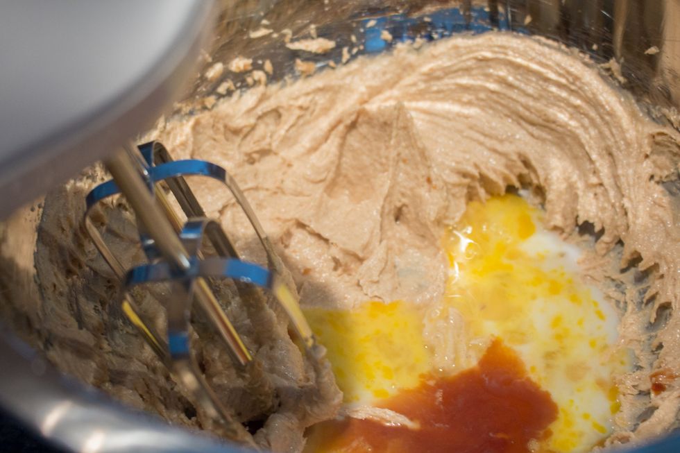 Beat the peanut butter mixture together.