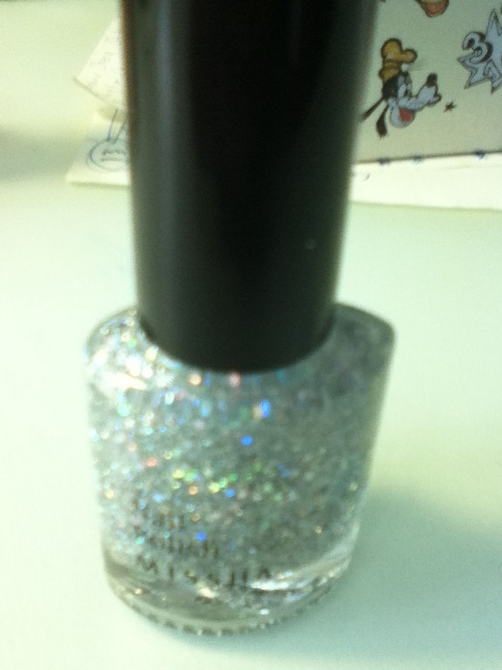 Because my pink nail polish is quite light and blend in with my nails, I decide to put some sparkle on! This is Missha WH03.