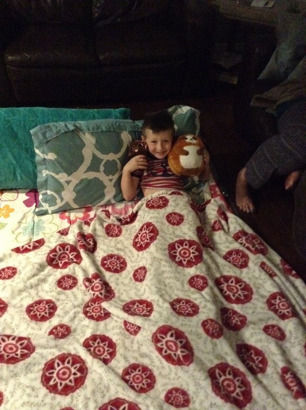 Bed put 1 blanket on the bottom and 1 on top of u