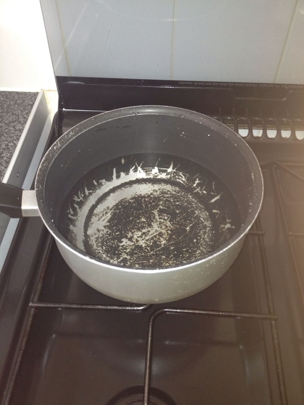 Before chopping your ingredients, first put a pot of water to boil, on medium heat. Add a small amount of salt.