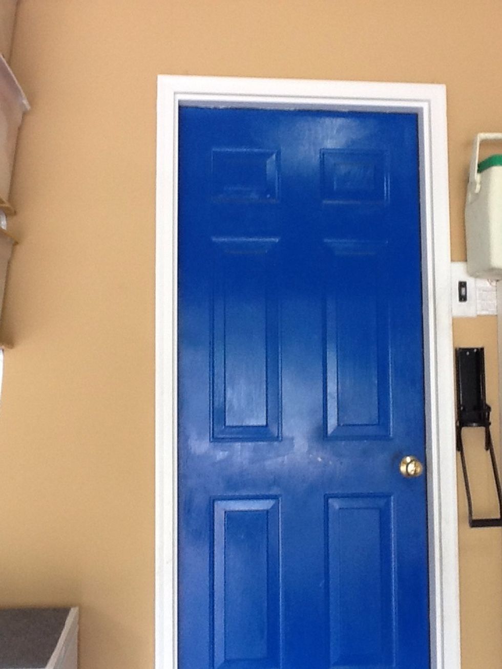 Before installing the screen - door from garage into kitchen.