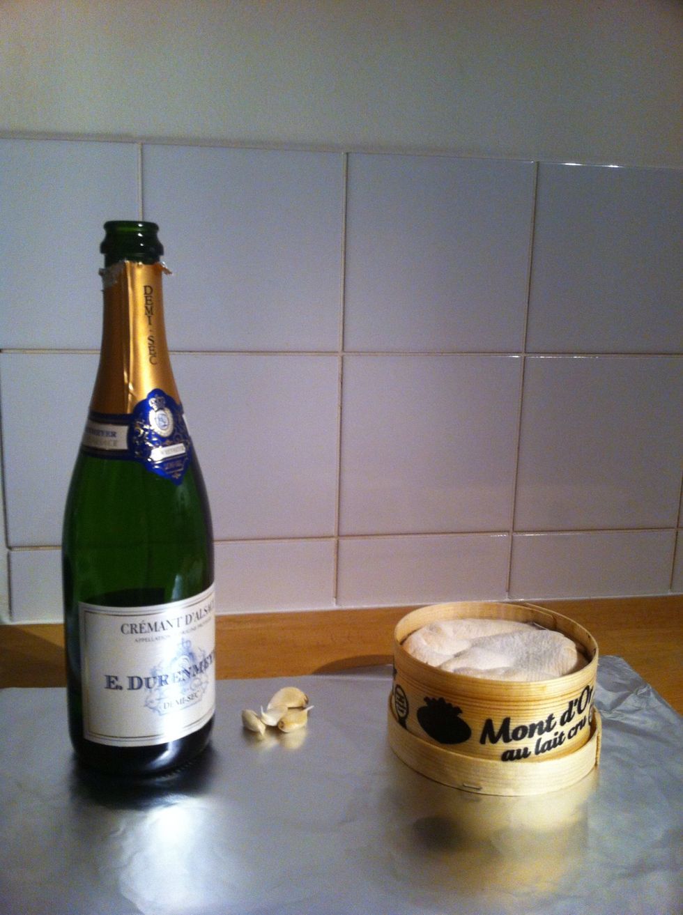 Before starting the recipe, preheat oven (200 \u00b0 C/370\u00ba F)