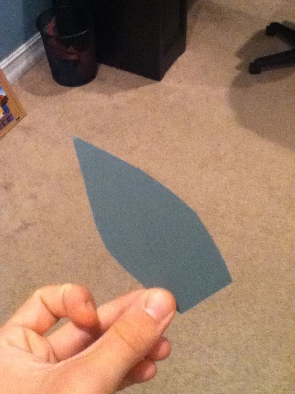 Before we glue, let's make a leaf. Of course, you don't need a leaf. But let's be honest... How many flowers do you see without leaves?