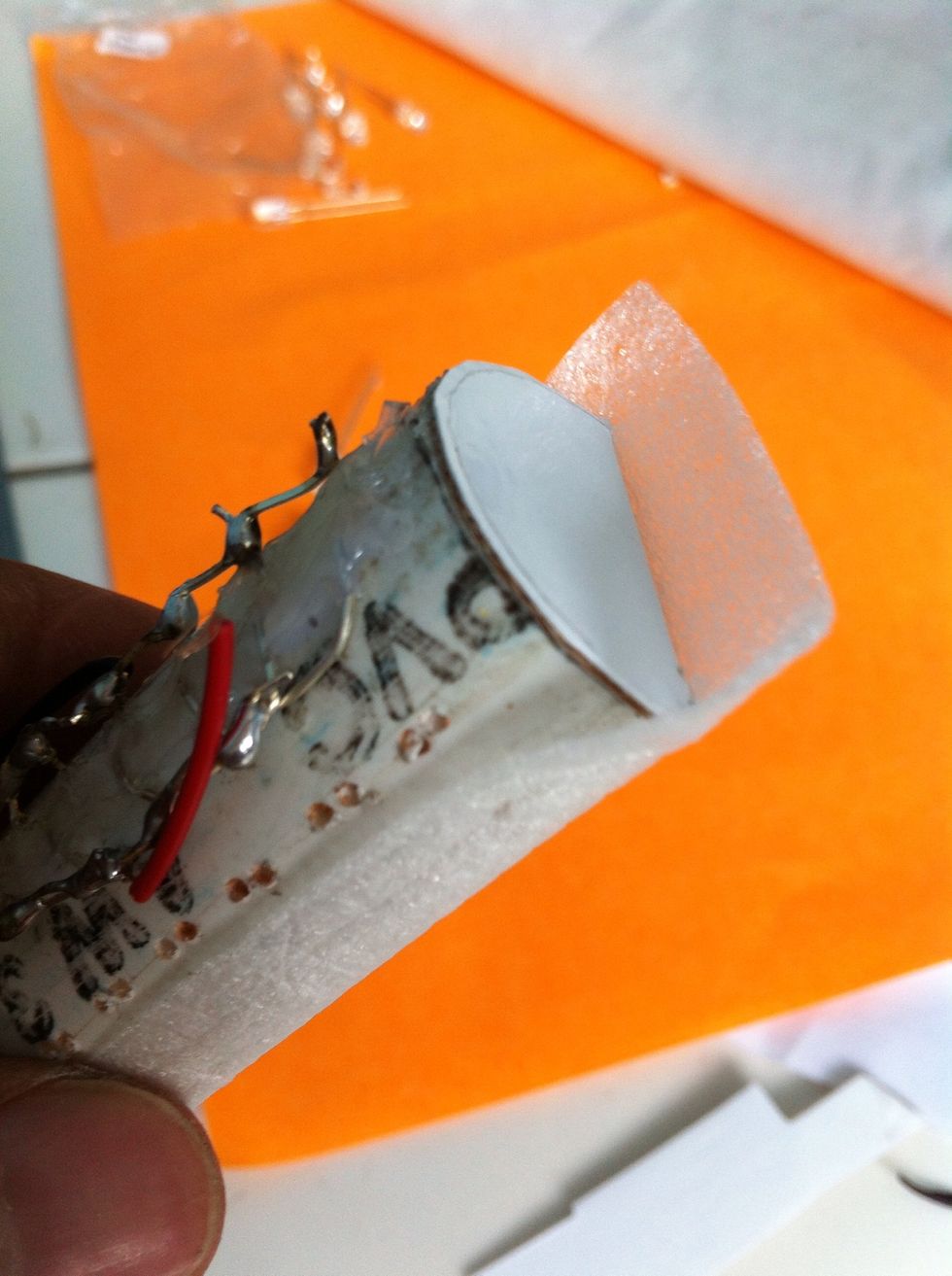 Before wrap using black spon, we put on front side white ppaper as a difuser for make better lighting
