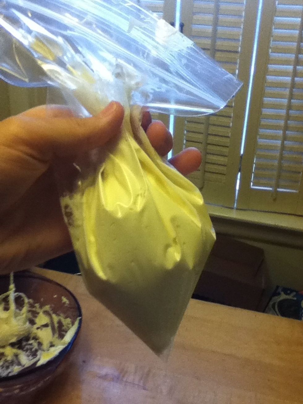 Before you put the food coloring in, make sure you take out enough white frosting to fill a corner of a sandwich bag, like in the picture.