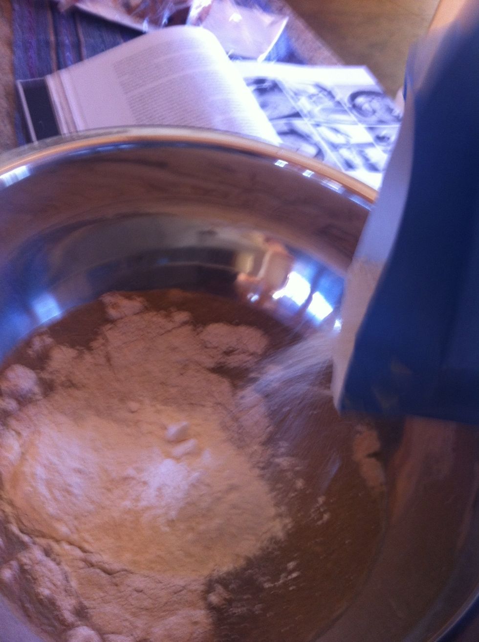 Begin adding 900 grams of flour.