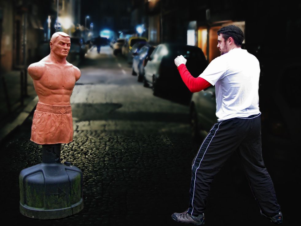 Begin in a side on stance, feet two shoulder widths apart, with the kicking leg back. Feet should be parallel, pointing slightly to the side. Keep the guard up throughout.