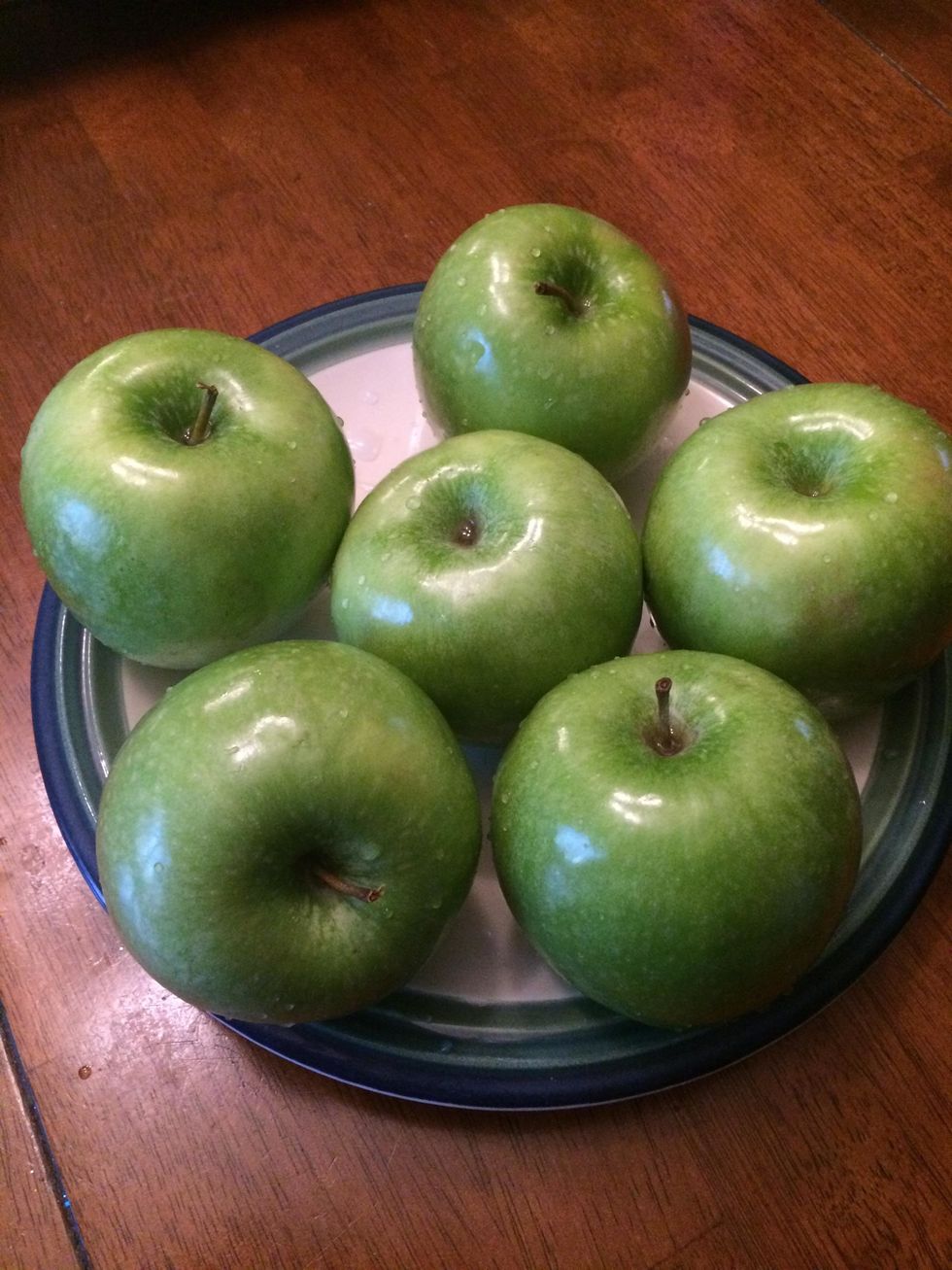Begin with 5 or 6 washed tart apples. I used Granny Smith.