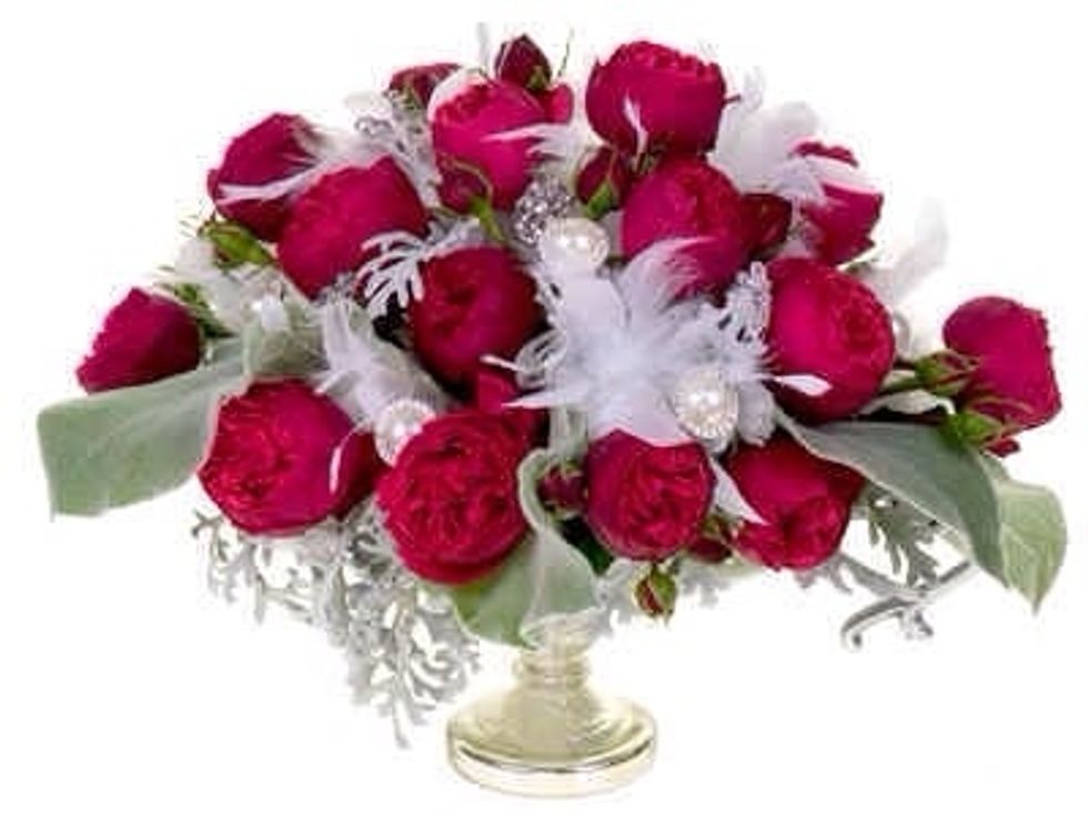 Bejewel the finished piece with pearls or rhinestones for added glamour. Vintage Valentine roses make a stunning gift for someone special!