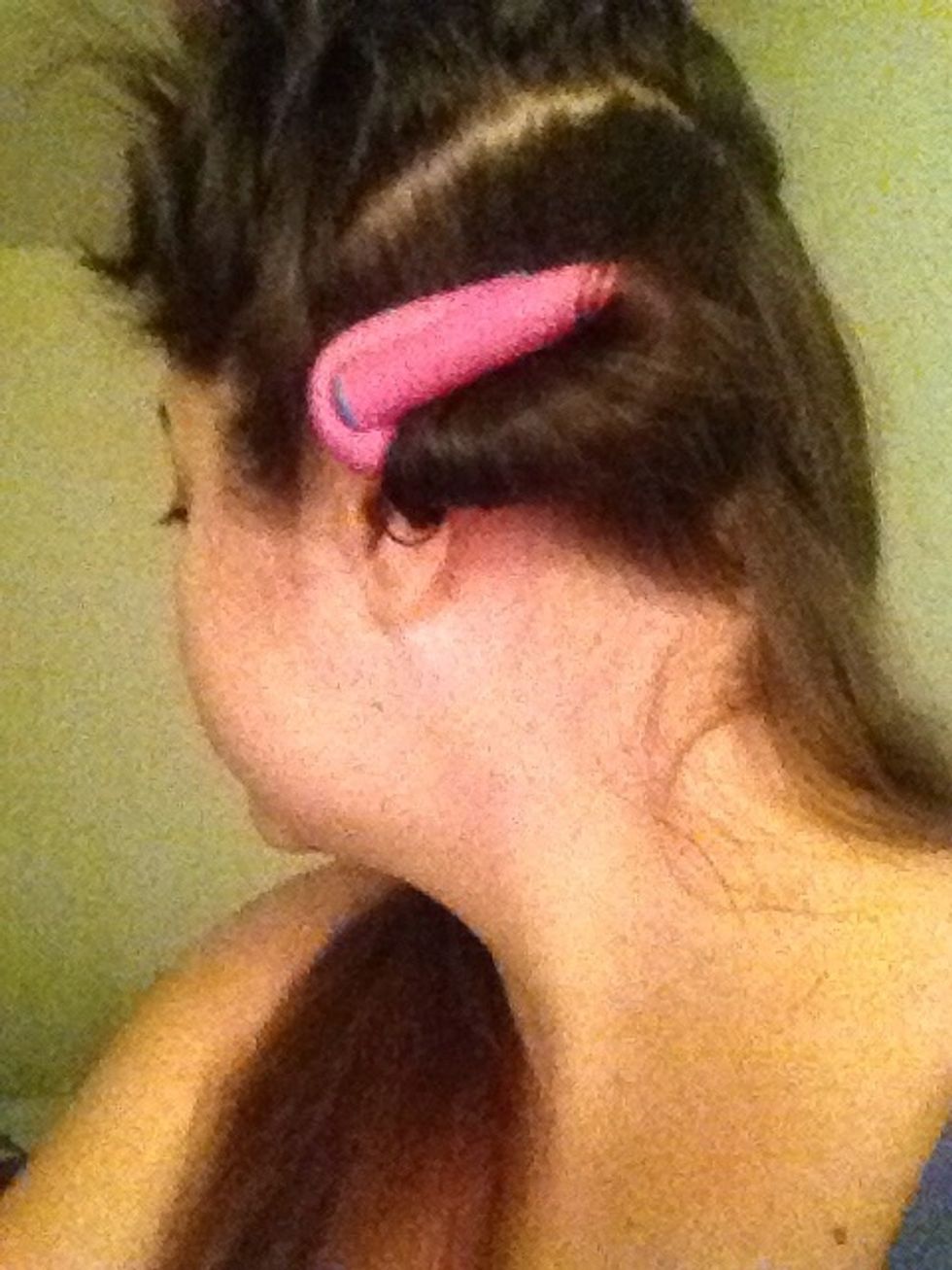 Bend the ends of the rod to secure.