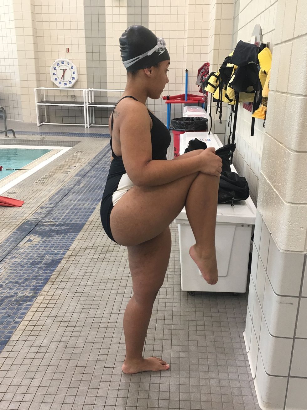 Bend your right leg, pulling your knee towards your stomach. Keep your leg straight and perpendicular to the ground. Hold for 30 seconds. Repeat with other leg.