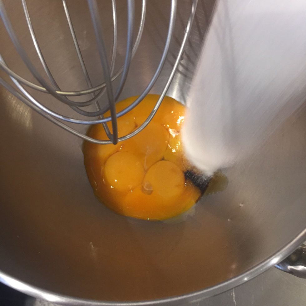 Best egg yolks + 100 g sugar + 1 tsp vanilla. Until creamy and the color is light yellow.