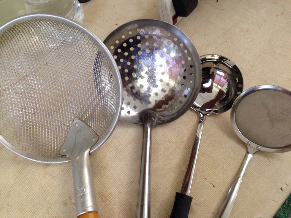 Big and small strainer, perforated ladle, deep ladle.