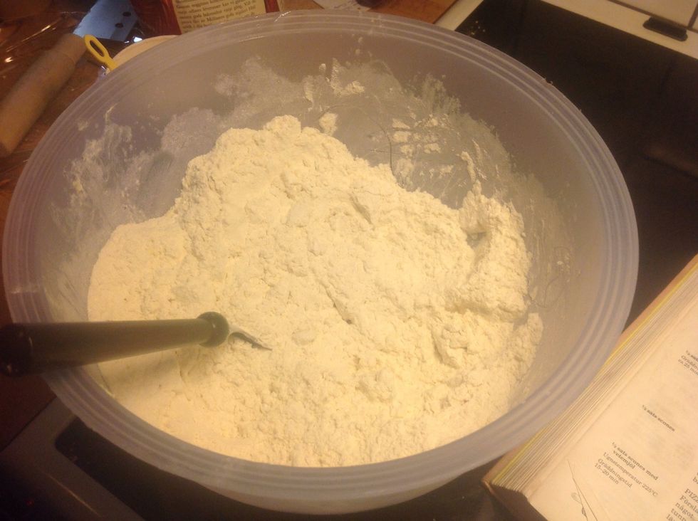 Blanda ihop det Torra ingredienserna mix together the dry ingredients