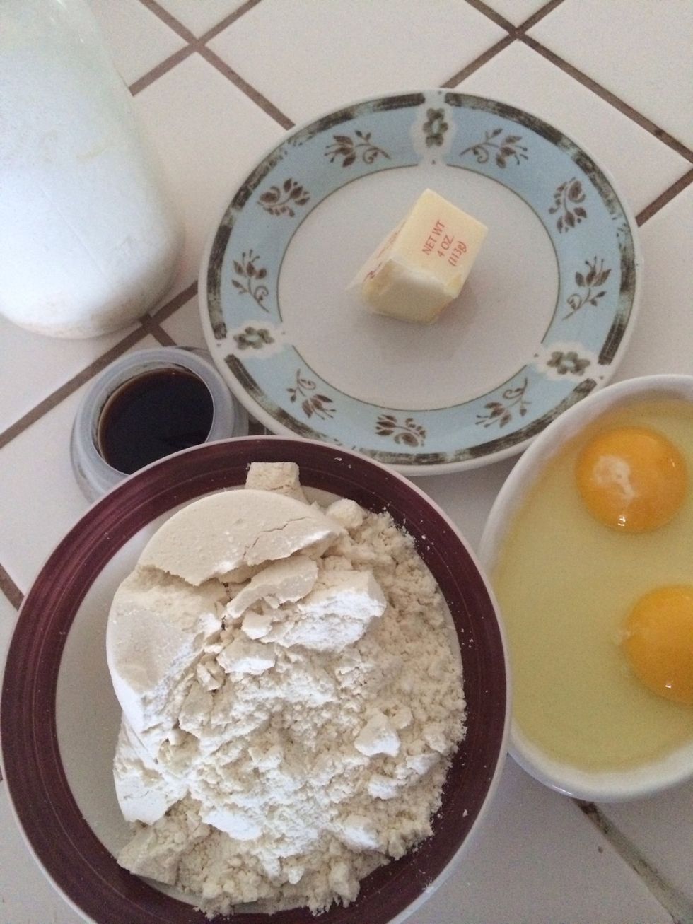 Blend all the ingredients in a blender, be sure to don't have any lumps, also the consistence is soupy, very thin.