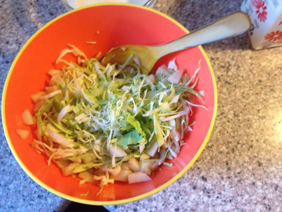 Blend cabbage and pear