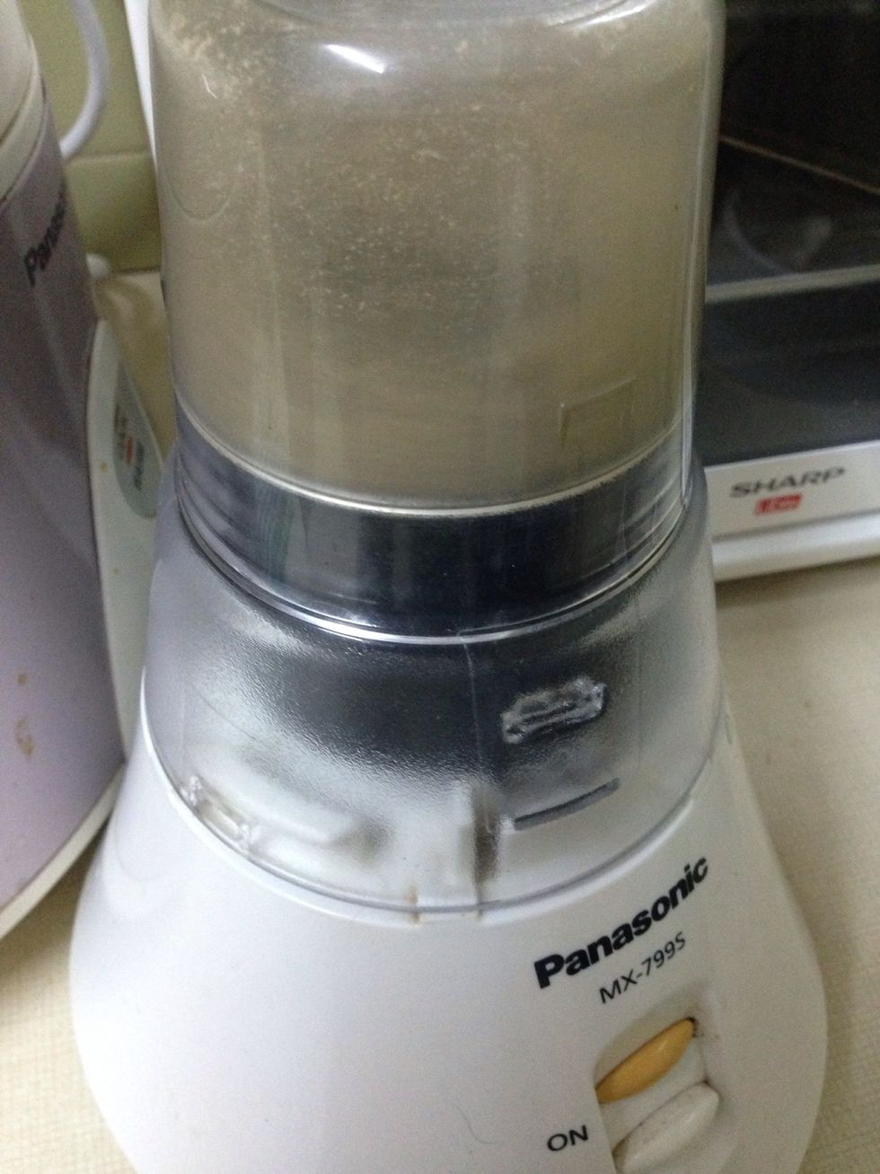 Blend dry the cardamoms.