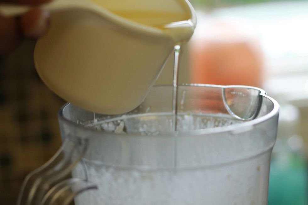 Blend for 20 secs, start to drizzle in a few tablespoons of oil and lemon juice at a time, alternating between the two...