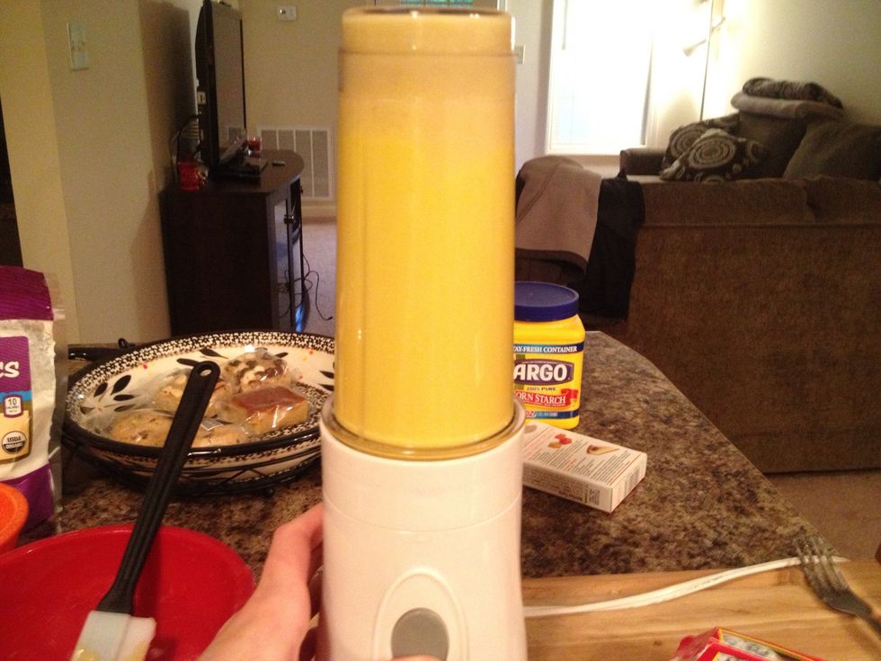 Blend it once again to make sure the gelatin and food coloring are fully incorporated.