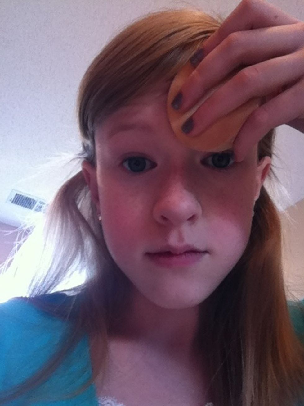 Blend the concealer with the sponge....