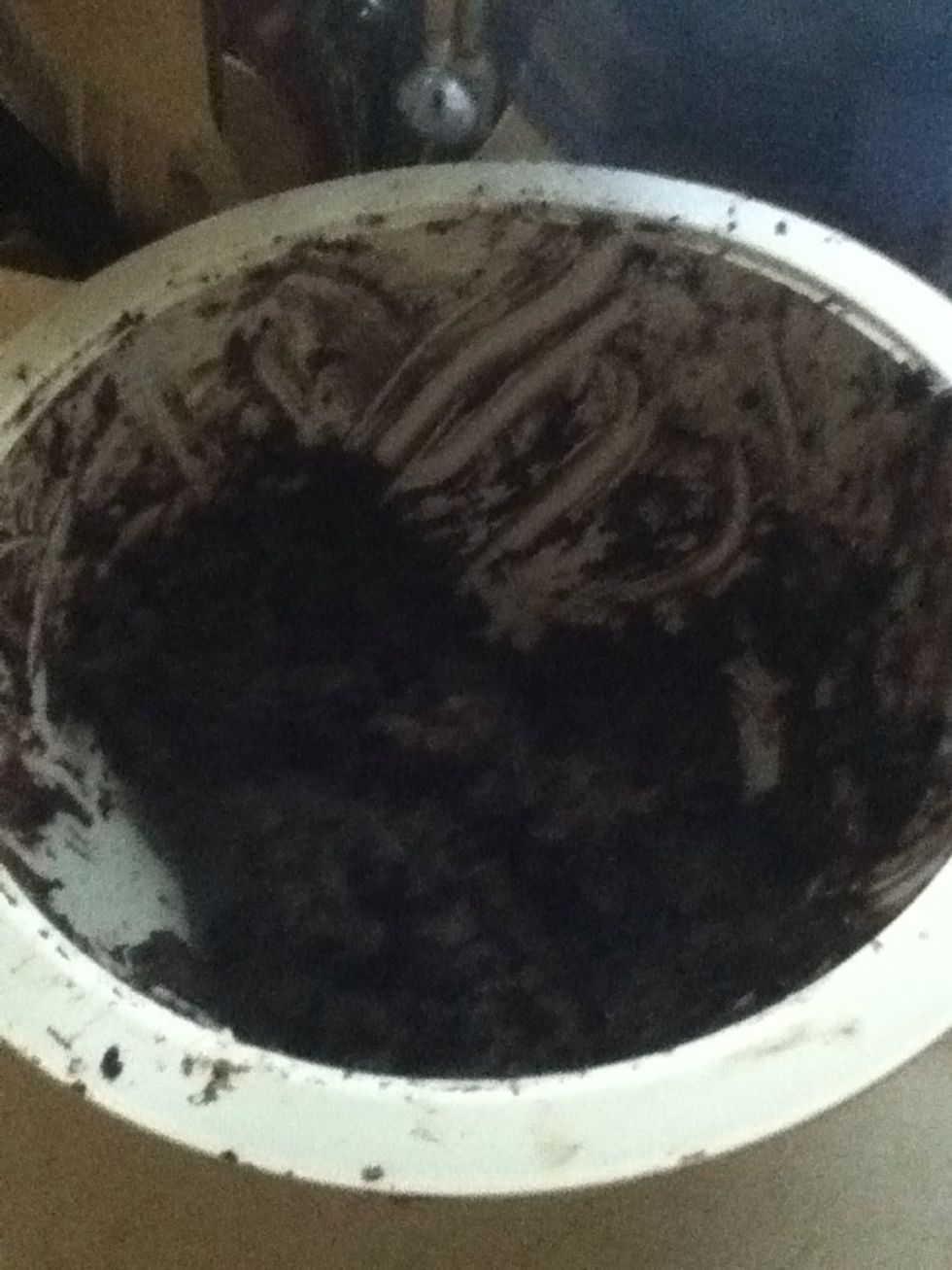Blend the mixture until there are no dry pieces of Oreo and no cream cheese visible.