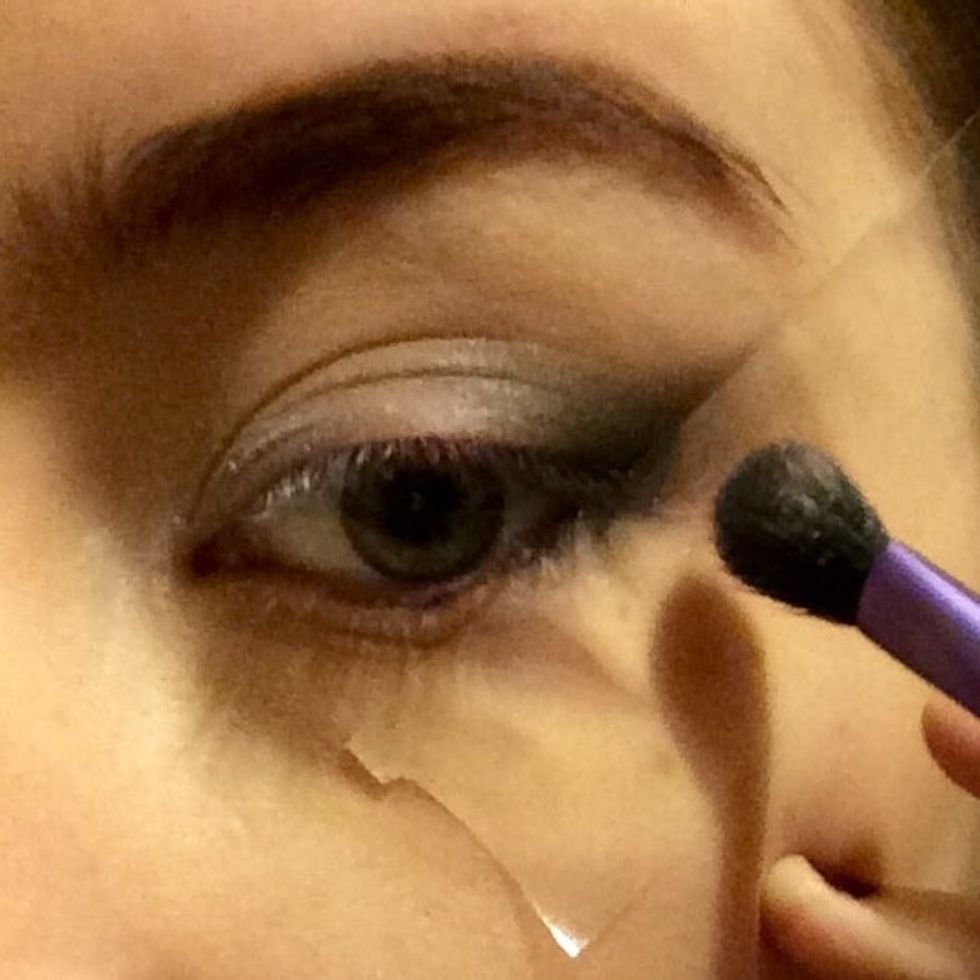 Blend this into the outer lid, wing it out...