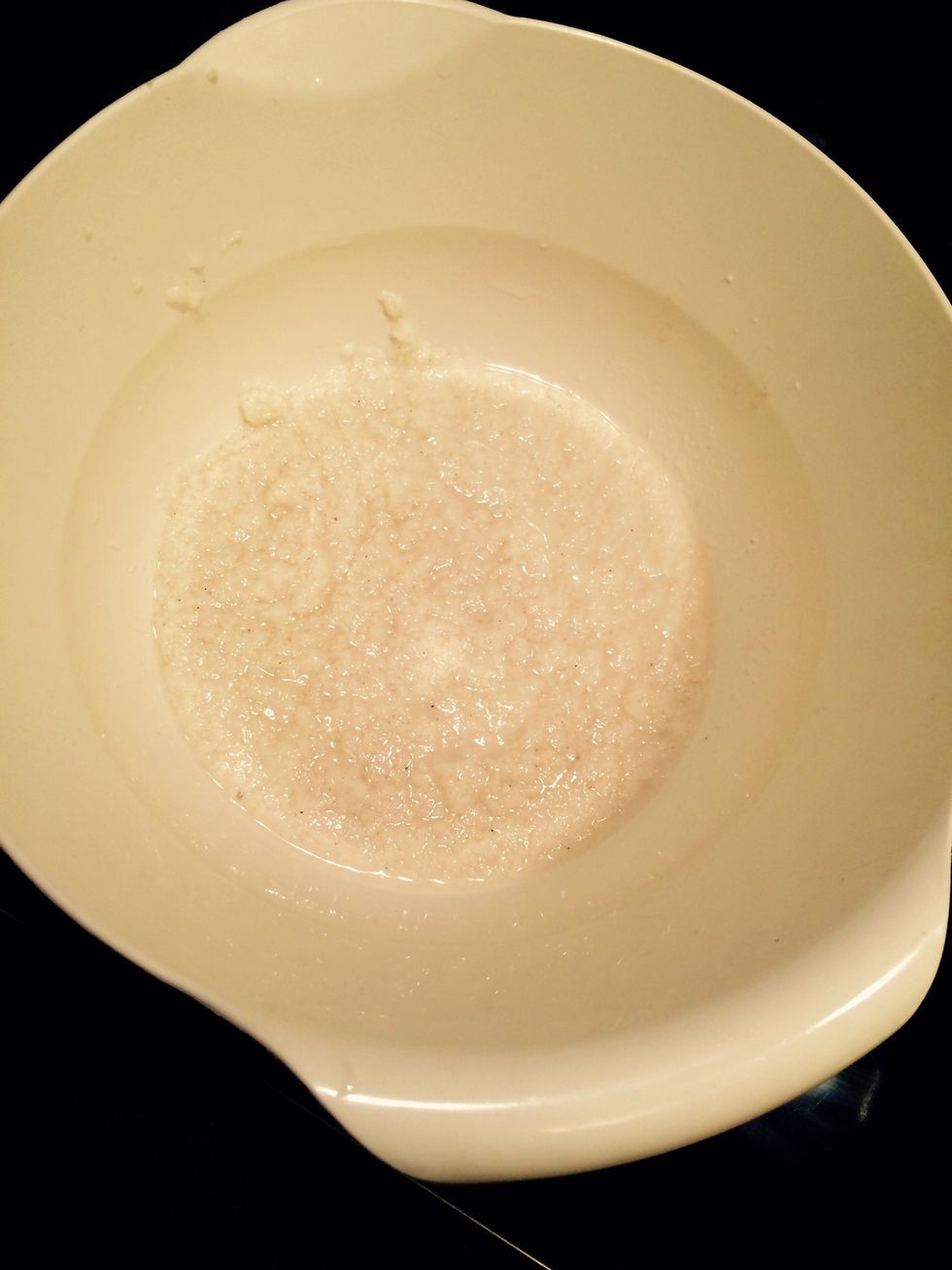 Blend together Ingredients for "snow-frosting" in a blender until it looks like this. Pour into a bowl and apply to the cooled muffins (can be put in the freezer for 10-20 mins to settle a bit more)