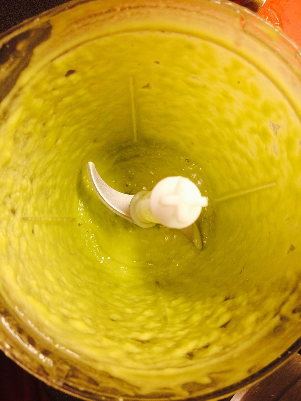 Blend until smooth like this. Leave in the refrigerator for 5-10 mins.