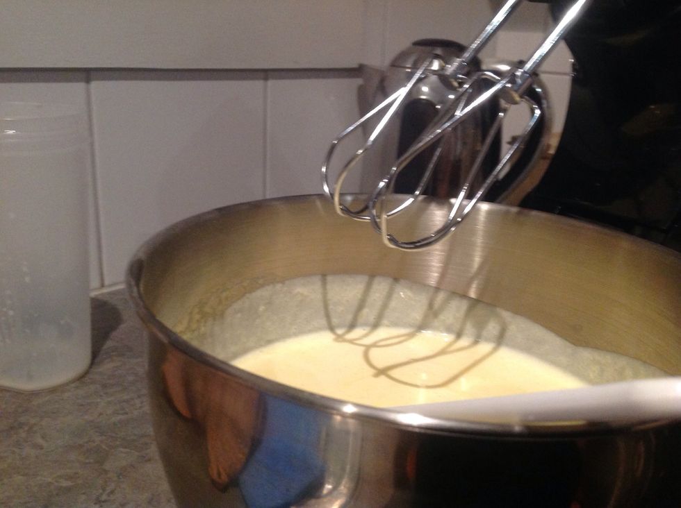 Blend vanilla pudding milk and cream until soft and fluffy then put in fridge to set