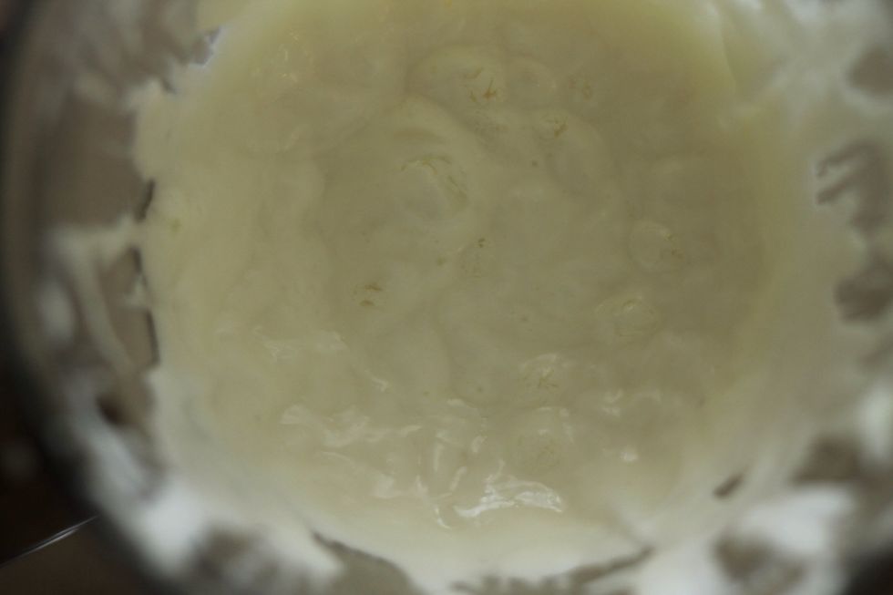 Blend well for about 1-2 min till the mixture has a mayo-like consistency. Add another drizzle of oil and a pinch of salt to taste and blend some more.