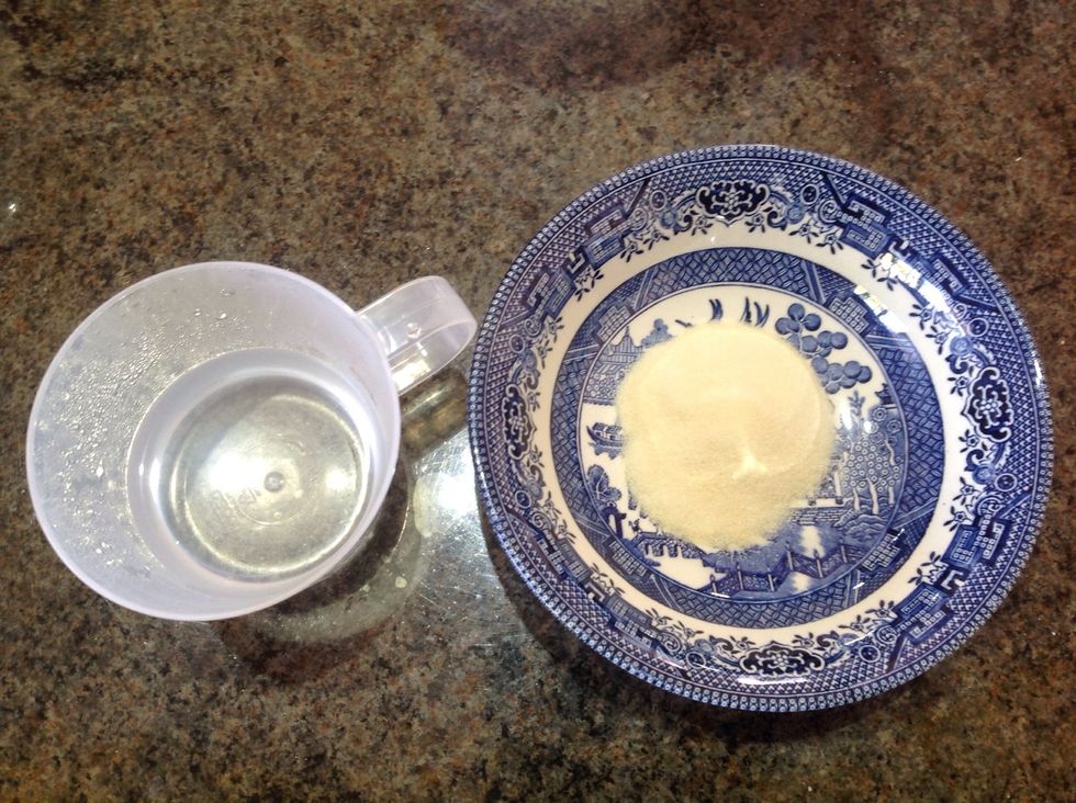 Boil 1/4 cups of water then dissolve gelatine in the boiling water. Set this aside for 5 minutes before adding it to the filling. Don't add hot gelatine to a cold mixture for it will form lumps.