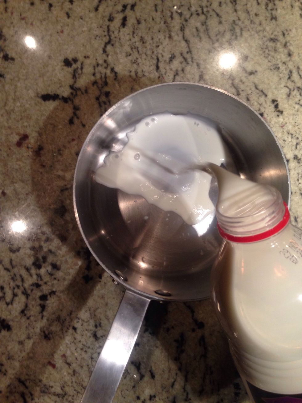 Boil 3/4 of the liter Milk with the 2 tbsp of sugar